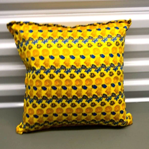 Gianni Versace silk pillow - Picture 1 of 5